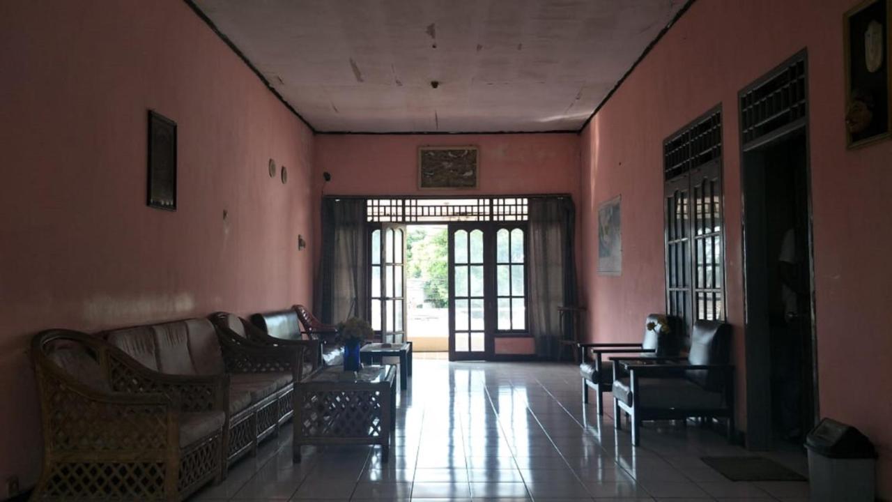 Spot On 2969 Hotel Citra Ayu Labuhan Bagian luar foto